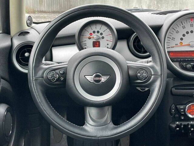 Белый Мини Купер, объемом двигателя 1.6 л и пробегом 174 тыс. км за 7190 $, фото 14 на Automoto.ua