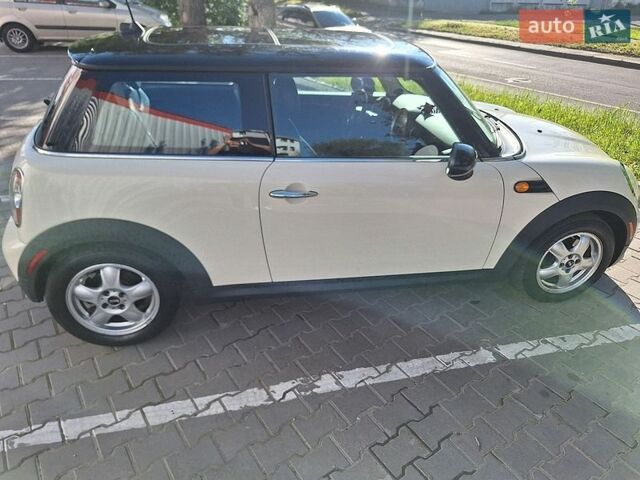 Білий Міні Cooper, об'ємом двигуна 1.6 л та пробігом 163 тис. км за 8000 $, фото 4 на Automoto.ua