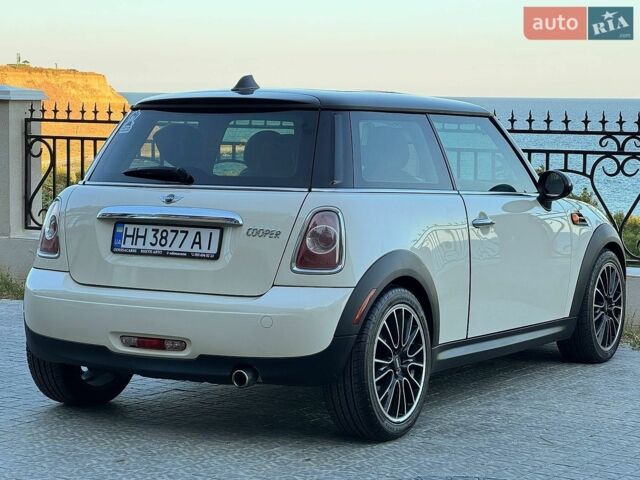 Білий Міні Cooper, об'ємом двигуна 1.6 л та пробігом 180 тис. км за 7200 $, фото 12 на Automoto.ua