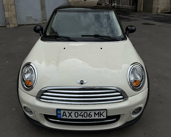 Белый Мини Купер, объемом двигателя 1.6 л и пробегом 132 тыс. км за 7950 $, фото 2 на Automoto.ua