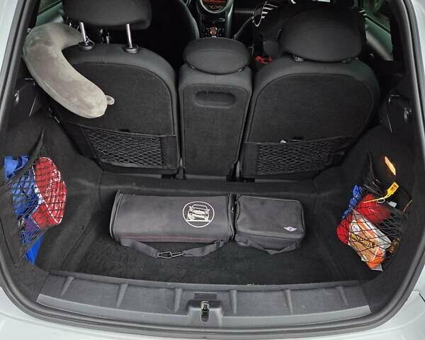 Білий Міні Cooper, об'ємом двигуна 1.6 л та пробігом 165 тис. км за 10500 $, фото 12 на Automoto.ua