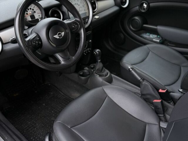 Білий Міні Cooper, об'ємом двигуна 1.6 л та пробігом 130 тис. км за 8400 $, фото 4 на Automoto.ua