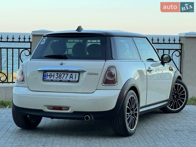 Білий Міні Cooper, об'ємом двигуна 1.6 л та пробігом 180 тис. км за 7200 $, фото 1 на Automoto.ua