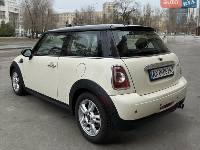 Белый Мини Купер, объемом двигателя 1.6 л и пробегом 132 тыс. км за 7950 $, фото 8 на Automoto.ua
