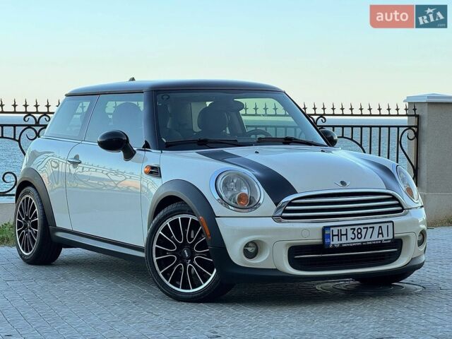 Білий Міні Cooper, об'ємом двигуна 1.6 л та пробігом 180 тис. км за 7200 $, фото 4 на Automoto.ua
