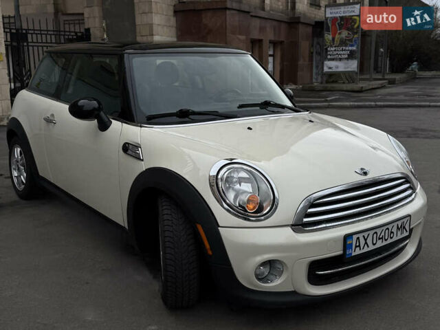 Белый Мини Купер, объемом двигателя 1.6 л и пробегом 132 тыс. км за 7950 $, фото 4 на Automoto.ua