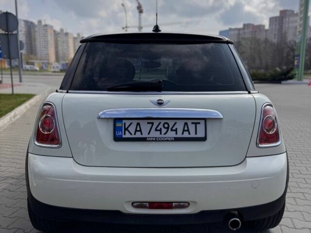 Білий Міні Cooper, об'ємом двигуна 1.6 л та пробігом 177 тис. км за 7100 $, фото 8 на Automoto.ua