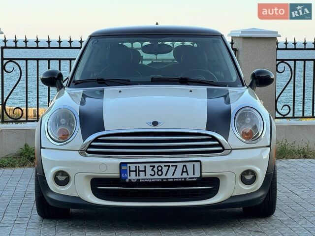 Білий Міні Cooper, об'ємом двигуна 1.6 л та пробігом 180 тис. км за 7200 $, фото 8 на Automoto.ua