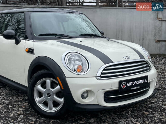 Белый Мини Купер, объемом двигателя 1.6 л и пробегом 178 тыс. км за 7990 $, фото 1 на Automoto.ua