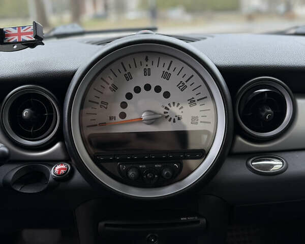 Белый Мини Купер, объемом двигателя 1.6 л и пробегом 132 тыс. км за 7950 $, фото 20 на Automoto.ua