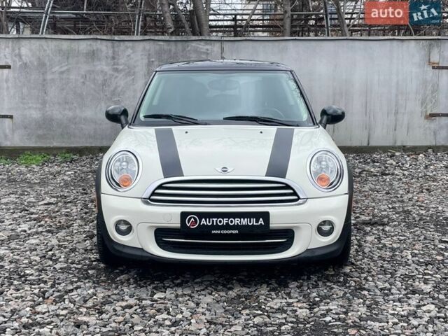 Белый Мини Купер, объемом двигателя 1.6 л и пробегом 178 тыс. км за 6990 $, фото 3 на Automoto.ua