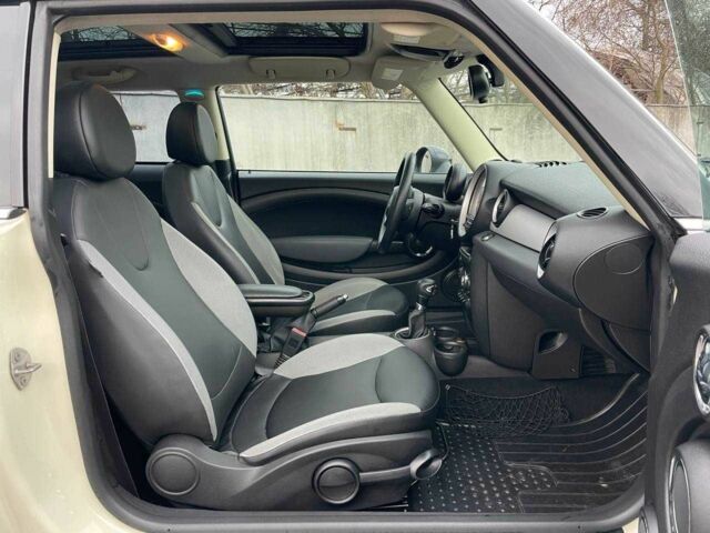 Белый Мини Купер, объемом двигателя 1.6 л и пробегом 174 тыс. км за 7190 $, фото 12 на Automoto.ua