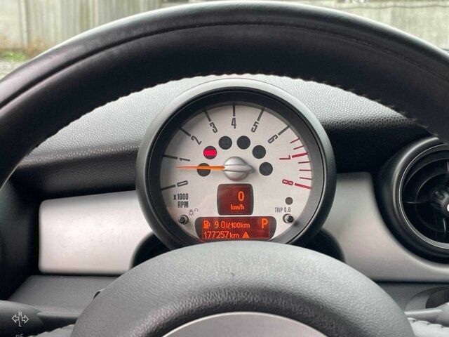 Белый Мини Купер, объемом двигателя 1.6 л и пробегом 174 тыс. км за 7190 $, фото 15 на Automoto.ua