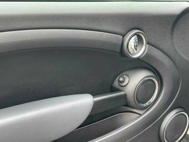 Белый Мини Купер, объемом двигателя 1.6 л и пробегом 174 тыс. км за 7190 $, фото 21 на Automoto.ua