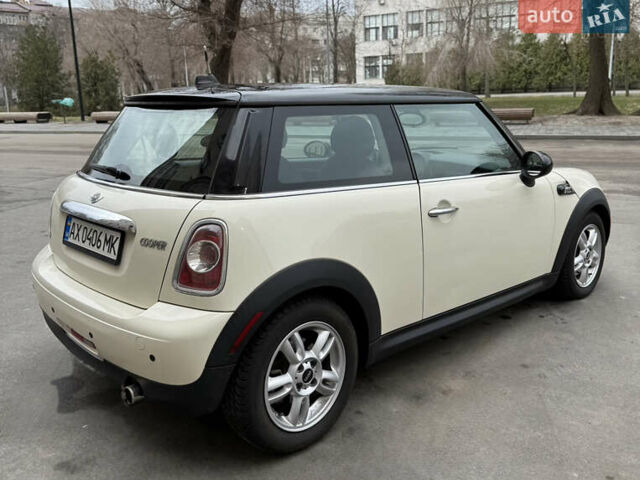 Белый Мини Купер, объемом двигателя 1.6 л и пробегом 132 тыс. км за 7950 $, фото 6 на Automoto.ua