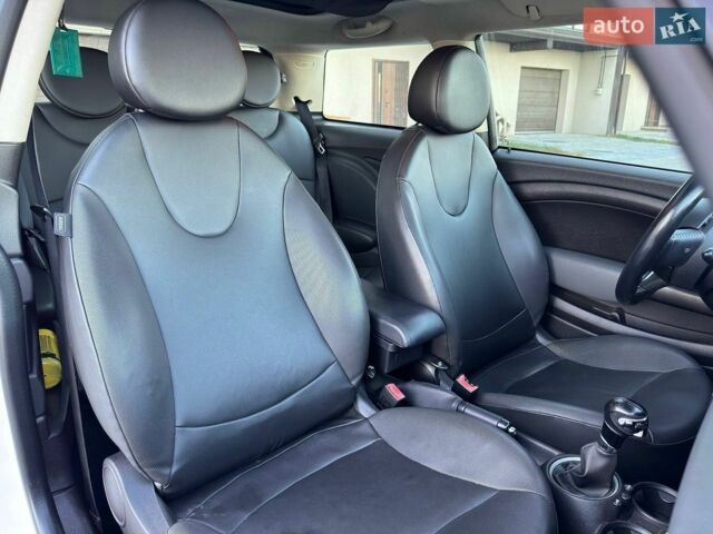 Білий Міні Cooper, об'ємом двигуна 1.6 л та пробігом 180 тис. км за 7200 $, фото 26 на Automoto.ua