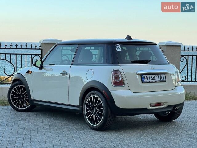 Білий Міні Cooper, об'ємом двигуна 1.6 л та пробігом 180 тис. км за 7200 $, фото 6 на Automoto.ua
