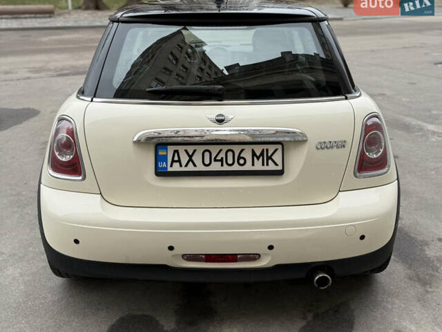 Белый Мини Купер, объемом двигателя 1.6 л и пробегом 132 тыс. км за 7950 $, фото 9 на Automoto.ua