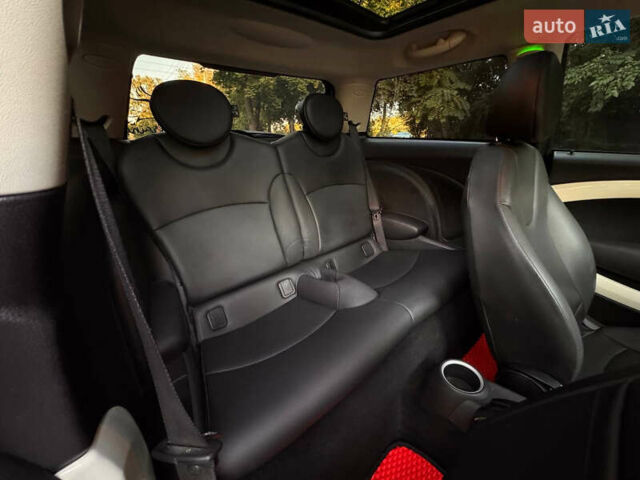 Білий Міні Cooper, об'ємом двигуна 1.6 л та пробігом 201 тис. км за 7400 $, фото 38 на Automoto.ua
