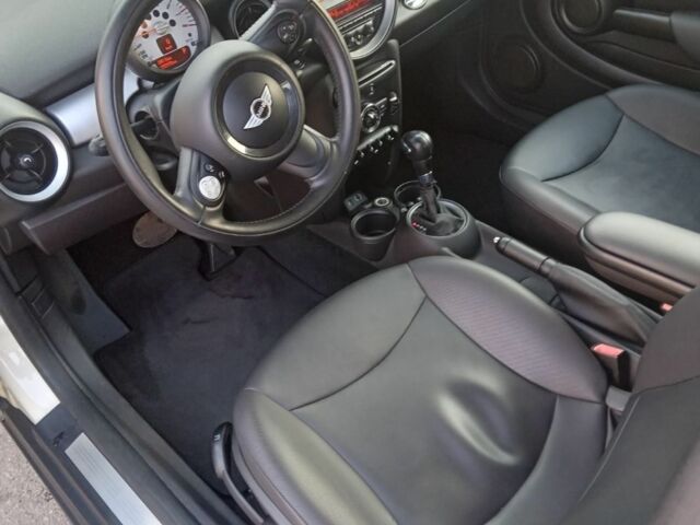 Білий Міні Cooper, об'ємом двигуна 1.6 л та пробігом 165 тис. км за 8500 $, фото 6 на Automoto.ua