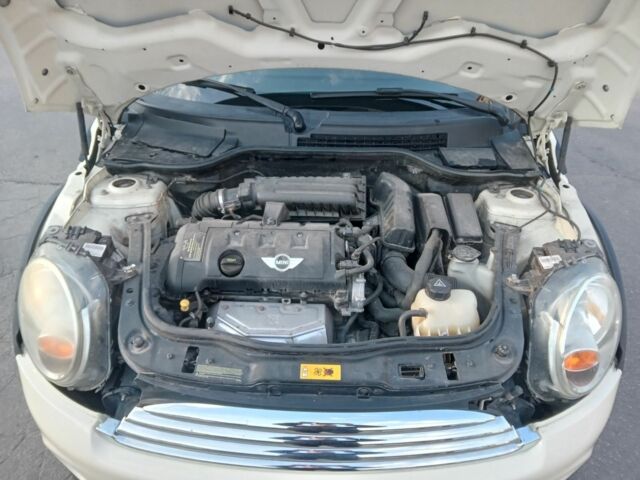 Білий Міні Cooper, об'ємом двигуна 1.6 л та пробігом 165 тис. км за 8500 $, фото 2 на Automoto.ua