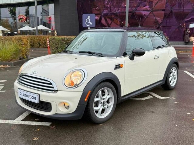 Міні Cooper 2012 у Києві на Automoto.ua Білий Міні Cooper, об'ємом двигуна 1.6 л та пробігом 131 тис. км за 8990 $, фото 2 на Automoto.ua