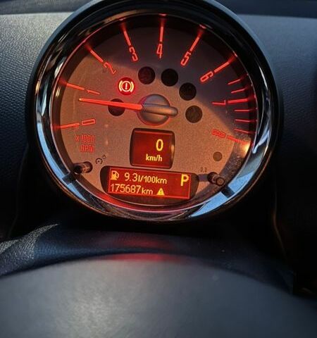 Белый Мини Купер, объемом двигателя 1.6 л и пробегом 175 тыс. км за 10450 $, фото 9 на Automoto.ua