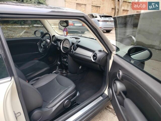 Білий Міні Cooper, об'ємом двигуна 1.6 л та пробігом 136 тис. км за 6600 $, фото 3 на Automoto.ua
