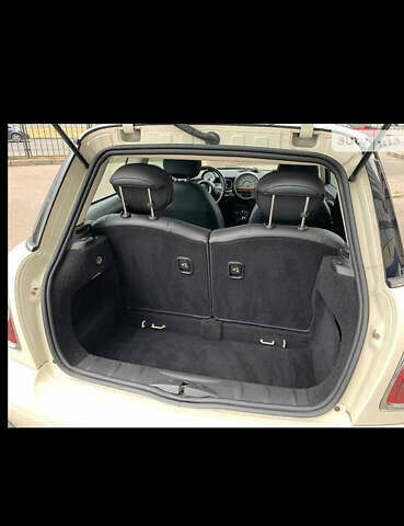 Белый Мини Купер, объемом двигателя 1.6 л и пробегом 207 тыс. км за 7500 $, фото 13 на Automoto.ua