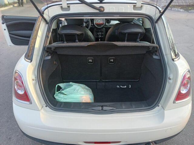 Білий Міні Cooper, об'ємом двигуна 1.6 л та пробігом 165 тис. км за 8500 $, фото 5 на Automoto.ua