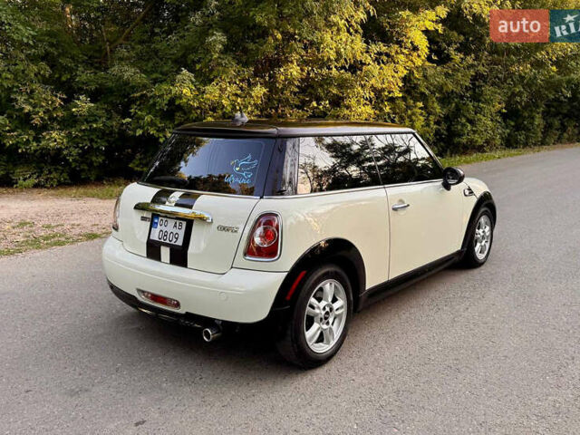 Білий Міні Cooper, об'ємом двигуна 1.6 л та пробігом 201 тис. км за 7400 $, фото 4 на Automoto.ua