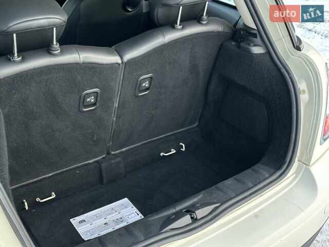 Білий Міні Cooper, об'ємом двигуна 1.6 л та пробігом 208 тис. км за 6500 $, фото 11 на Automoto.ua