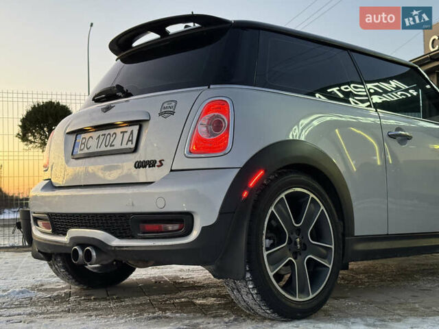 Білий Міні Cooper, об'ємом двигуна 1.6 л та пробігом 233 тис. км за 7490 $, фото 22 на Automoto.ua
