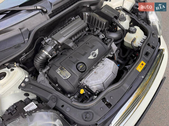 Білий Міні Cooper, об'ємом двигуна 1.6 л та пробігом 201 тис. км за 7400 $, фото 13 на Automoto.ua