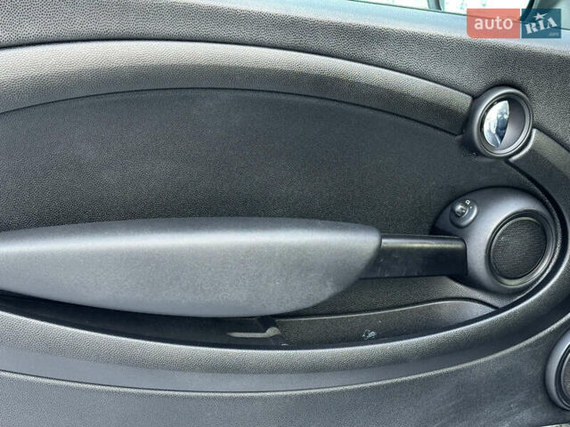 Білий Міні Cooper, об'ємом двигуна 1.6 л та пробігом 208 тис. км за 6500 $, фото 9 на Automoto.ua