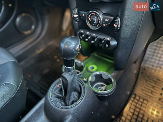 Білий Міні Cooper, об'ємом двигуна 1.6 л та пробігом 233 тис. км за 7490 $, фото 40 на Automoto.ua