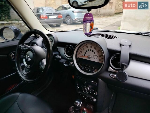 Білий Міні Cooper, об'ємом двигуна 1.6 л та пробігом 136 тис. км за 6600 $, фото 6 на Automoto.ua