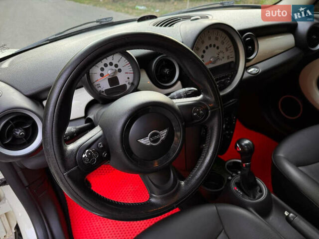 Білий Міні Cooper, об'ємом двигуна 1.6 л та пробігом 201 тис. км за 7400 $, фото 30 на Automoto.ua