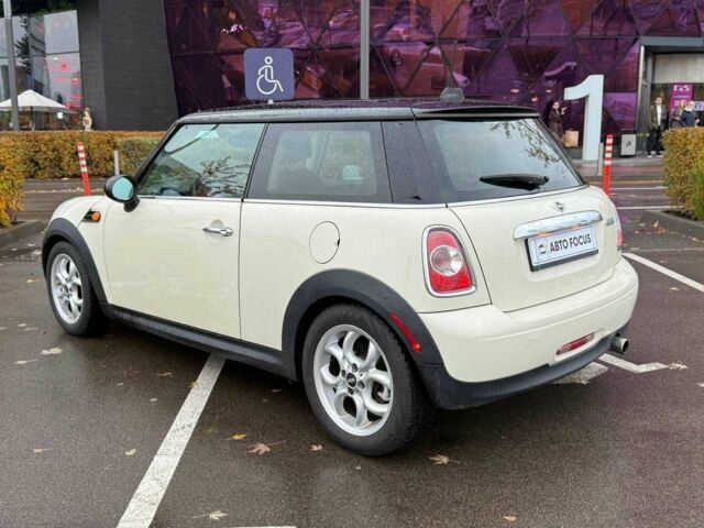 Міні Cooper 2012 у Києві на Automoto.ua Білий Міні Cooper, об'ємом двигуна 1.6 л та пробігом 131 тис. км за 8990 $, фото 3 на Automoto.ua