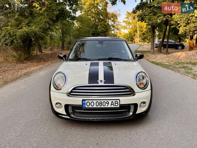 Білий Міні Cooper, об'ємом двигуна 1.6 л та пробігом 201 тис. км за 7400 $, фото 1 на Automoto.ua