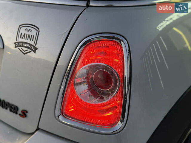 Білий Міні Cooper, об'ємом двигуна 1.6 л та пробігом 233 тис. км за 7490 $, фото 19 на Automoto.ua