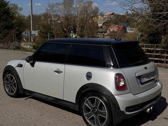 Білий Міні Cooper, об'ємом двигуна 1.6 л та пробігом 236 тис. км за 8300 $, фото 6 на Automoto.ua