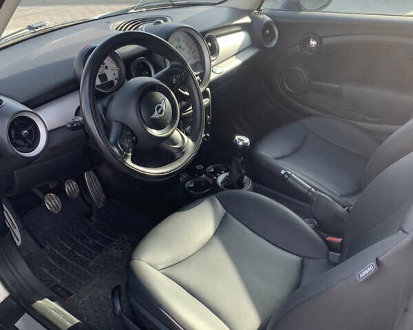 Білий Міні Cooper, об'ємом двигуна 1.6 л та пробігом 117 тис. км за 6500 $, фото 8 на Automoto.ua