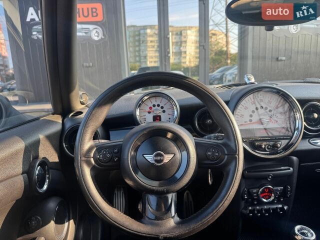 Білий Міні Cooper, об'ємом двигуна 1.6 л та пробігом 167 тис. км за 8000 $, фото 15 на Automoto.ua