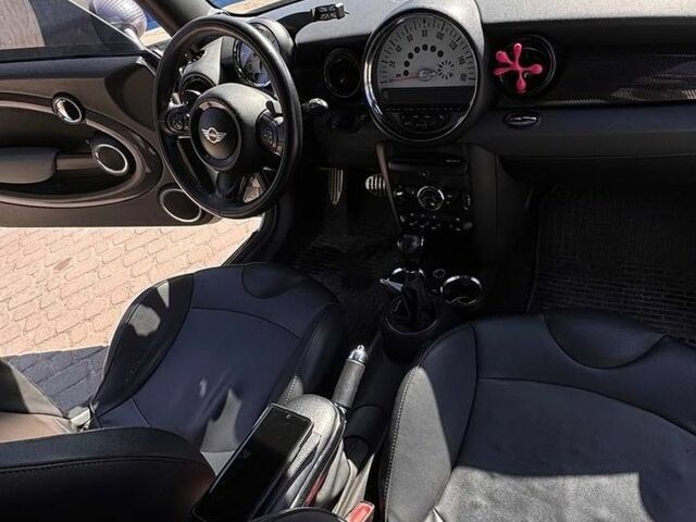 Білий Міні Cooper, об'ємом двигуна 1.6 л та пробігом 236 тис. км за 8300 $, фото 10 на Automoto.ua