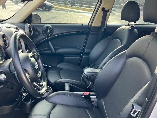 Білий Міні Cooper, об'ємом двигуна 1.6 л та пробігом 175 тис. км за 9900 $, фото 5 на Automoto.ua