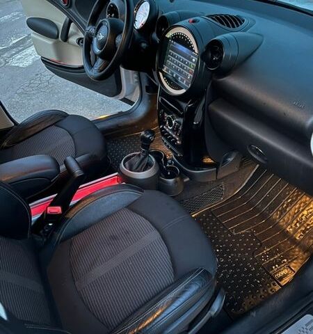 Белый Мини Купер, объемом двигателя 1.6 л и пробегом 175 тыс. км за 10450 $, фото 5 на Automoto.ua