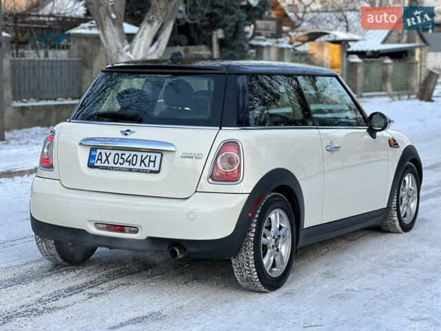 Білий Міні Cooper, об'ємом двигуна 1.6 л та пробігом 208 тис. км за 6500 $, фото 3 на Automoto.ua