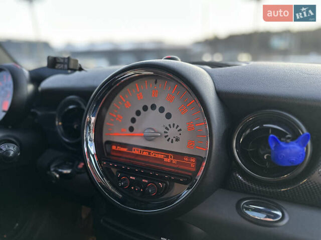 Білий Міні Cooper, об'ємом двигуна 1.6 л та пробігом 233 тис. км за 7490 $, фото 39 на Automoto.ua