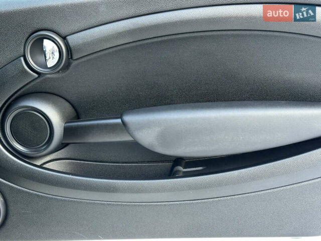 Білий Міні Cooper, об'ємом двигуна 1.6 л та пробігом 208 тис. км за 6500 $, фото 14 на Automoto.ua